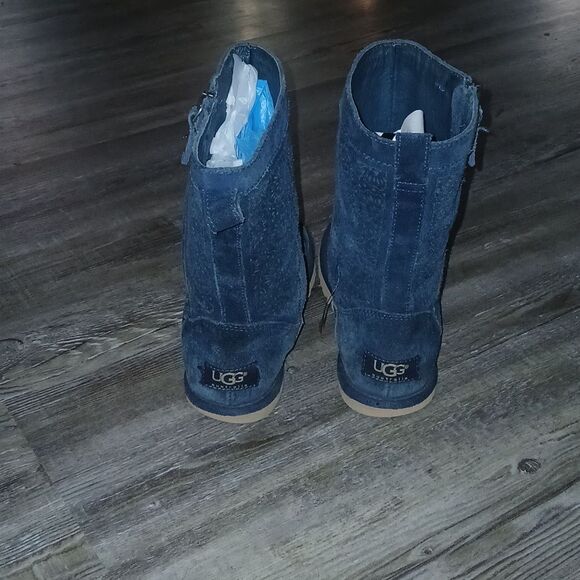 UGG Blue Floral Pattern Perforated Suede Side Zip Boots Sz 6  S/N 1004545 EUC - Picture 4 of 8